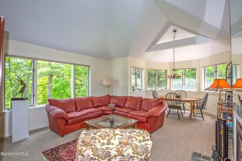 770 Summer St #5D, Lee, MA 01238