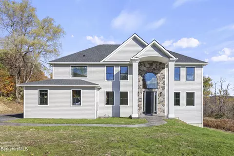 8 Northbrook Ln, Pittsfield, MA 01201