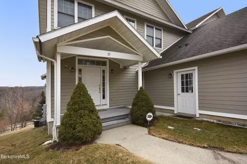 25 Alpine Trl, Pittsfield, MA 01201