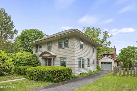 11 Laflin Ter, Pittsfield, MA 01201