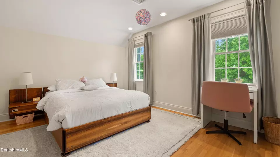 Bedroom - 4 Stoneledge Rd, Lenox, MA 01240 photo 3 of 5