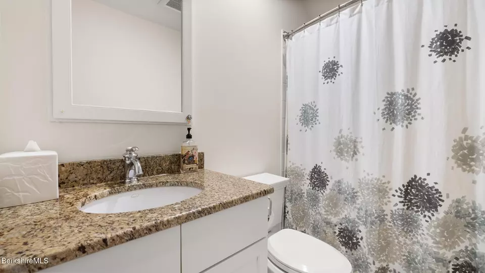 Bath - 4 Stoneledge Rd, Lenox, MA 01240 photo 4 of 5