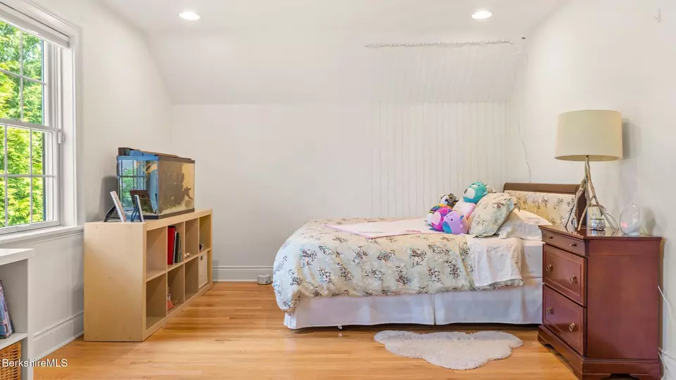 Bedroom - 4 Stoneledge Rd, Lenox, MA 01240 photo 5 of 5