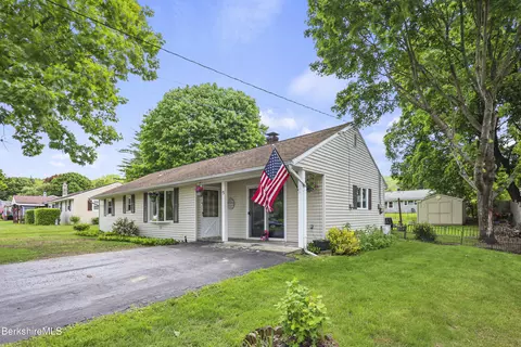 13 Norwich Dr, Dalton, MA 01226