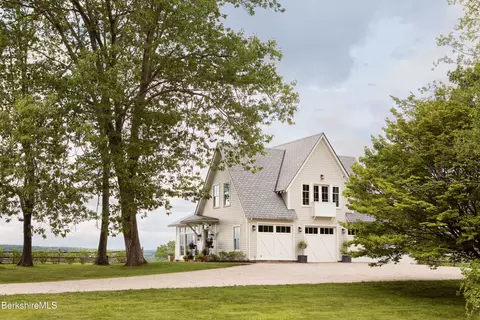 49 Sunset Cir, Germantown, NY 12526
