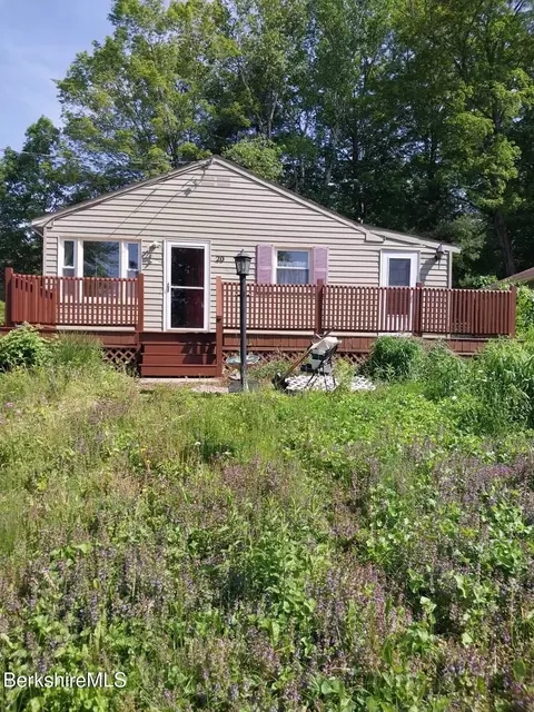 20 Westchester Ave, Pittsfield, MA 01201