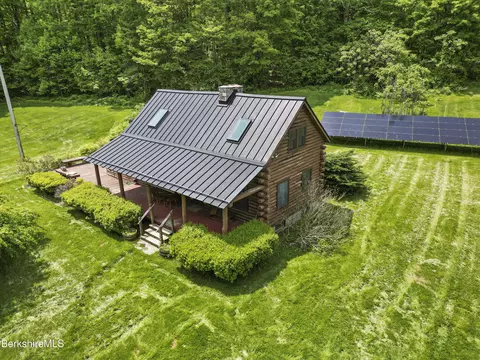 40 Silver St, Lanesborough, MA 01237