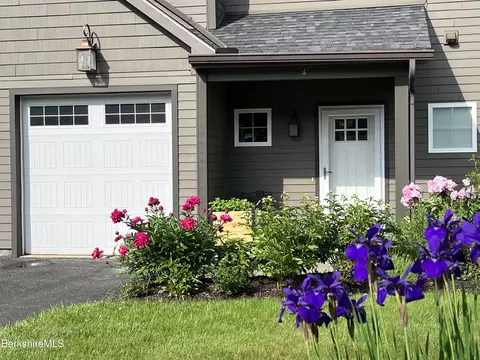 4 Evergreen Trl #4, Lenox, MA 01240