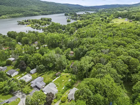 65 Daniels Ter, Cheshire, MA 01225