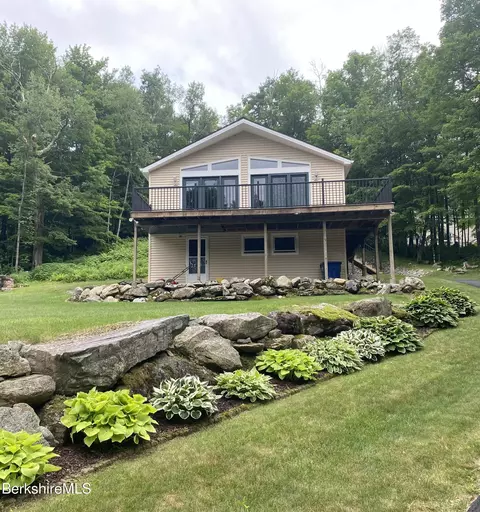 1050 Cape St, Lee, MA 01238
