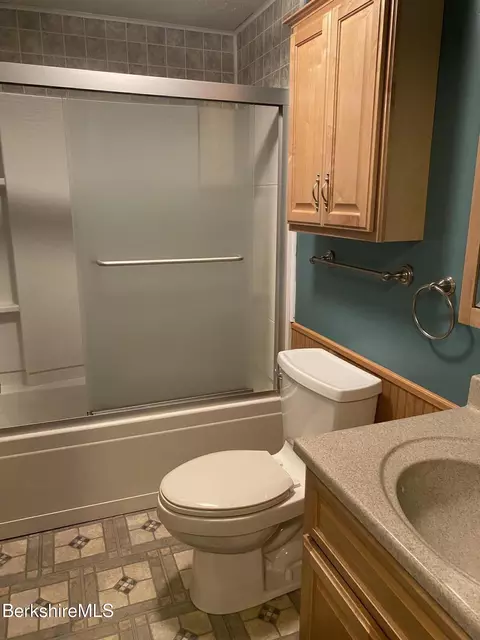 1050 Cape St, Lee, MA 01238 photo 5