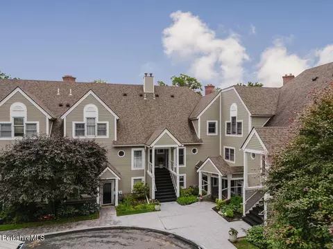 80 Taconic Ave # 14, Great Barrington, MA 01230