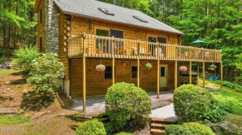 6 Brookside Gln, Huntington, MA 01050