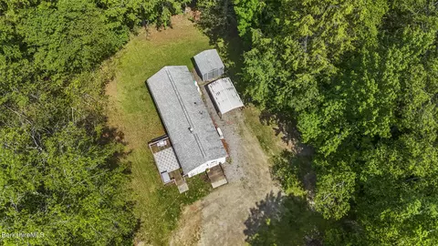 15 Kreutzer Rd, Peru, MA 01235