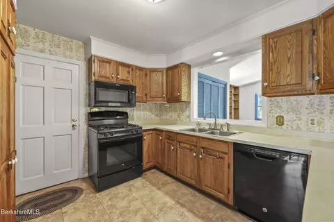 65 Pease Ter, Lee, MA 01238 photo 13