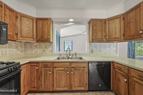 65 Pease Ter, Lee, MA 01238 photo 14
