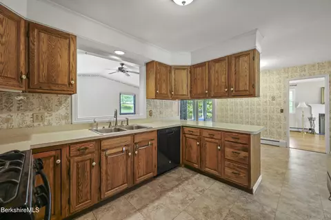 65 Pease Ter, Lee, MA 01238 photo 15