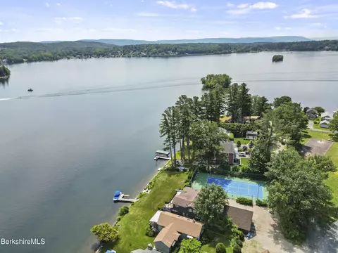 73 Narragansett Ave, Lanesborough, MA 01237