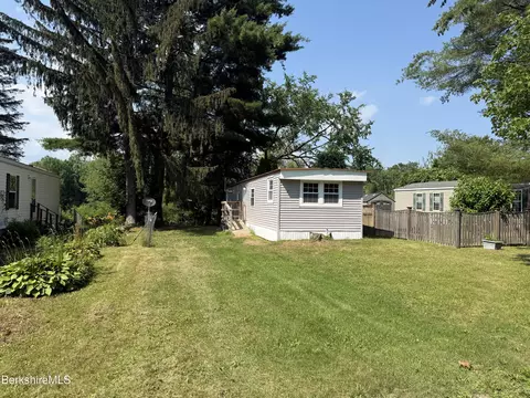 27 Gwenn Ln, West Stockbridge, MA 01266
