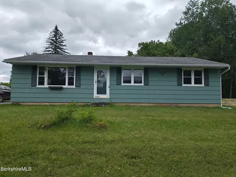 18 Billings St, Lanesborough, MA 01237