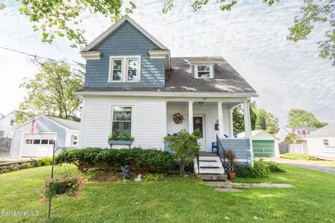 41 Oak St, Dalton, MA 01226