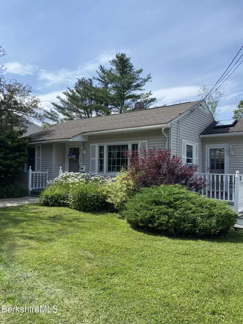 16 Woodlawn Ave, North Adams, MA 01247