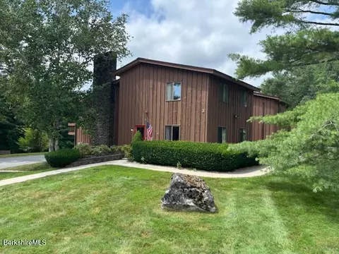 53 Churchill Crst #53, Pittsfield, MA 01201