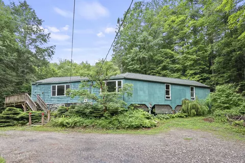 8 Luther Shaw Rd, Cummington, MA 01026
