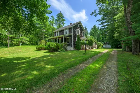 42 East St, Stockbridge, MA 01262