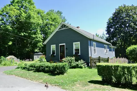 7 Aberdeen Rd, Pittsfield, MA 01201