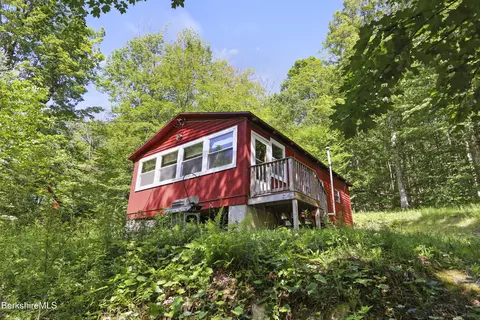 5 Lake View Rd, Peru, MA 01235