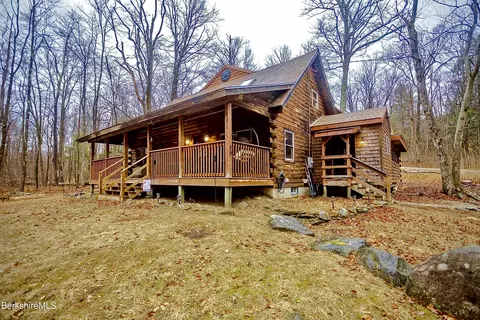 89 Lady Of The Lake Ct, Becket, MA 01223