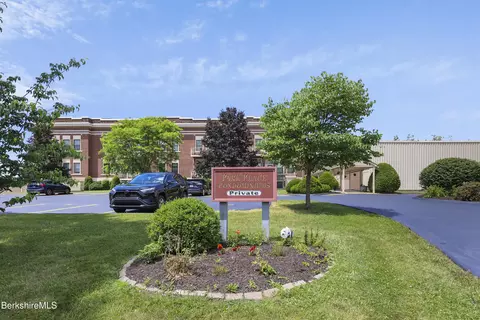 200 W Housatonic St #16, Pittsfield, MA 01201