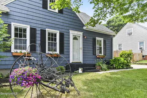 39 Velma Ave, Pittsfield, MA 01201