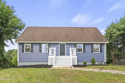 3 Norton St, Westfield, MA 01085
