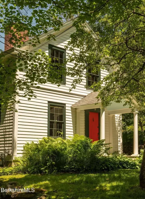 9 Yale Hill Rd, Stockbridge, MA 01262
