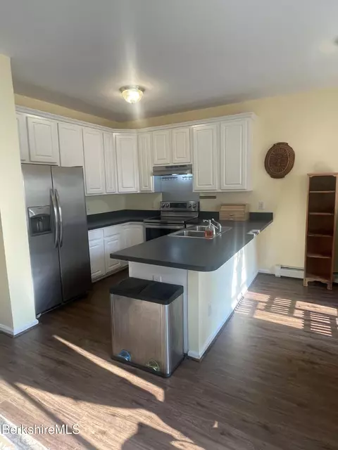 4 W Rose Ct, Great Barrington, MA 01230