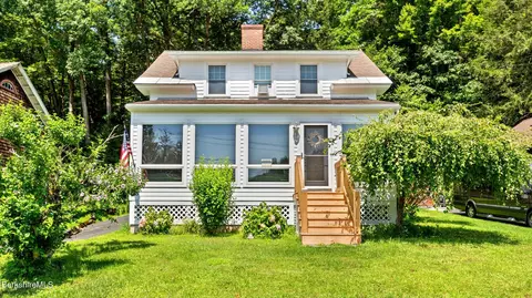 25 Park St, Stockbridge, MA 01262