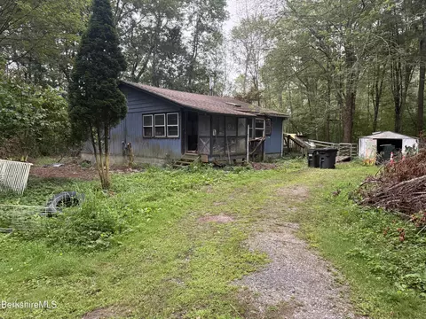 16 Lilac Ln, Sheffield, MA 01257
