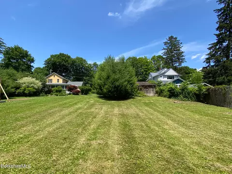 28 Pearl St, Great Barrington, MA 01230