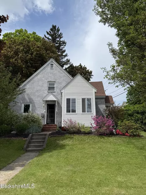 85 High St, Lee, MA 01238