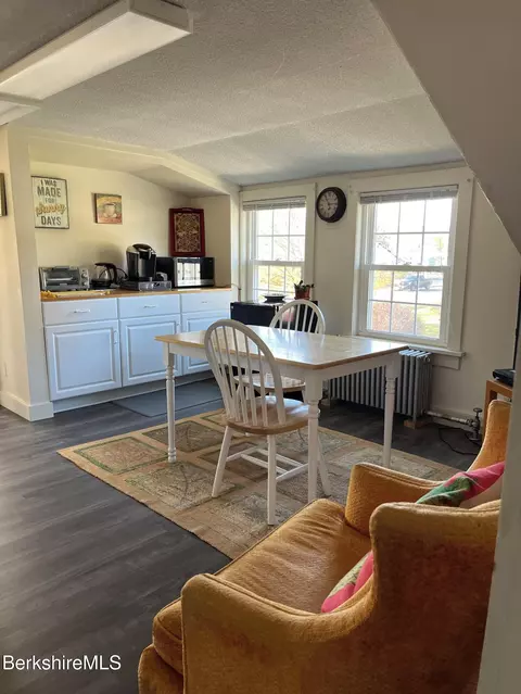 Dining - 208 Main St, Lee, MA 01238 photo 1 of 2