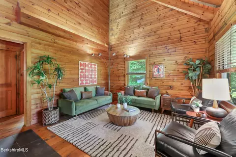 52 Lenox Rd, West Stockbridge, MA 01266