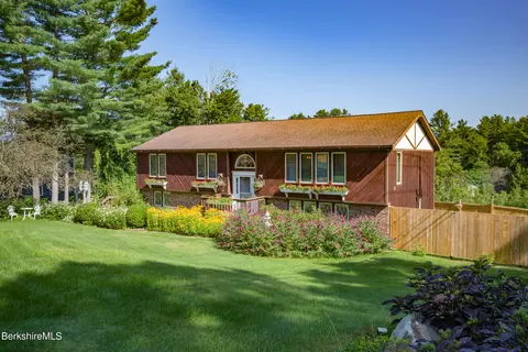 2 Caratina Ave, Pittsfield, MA 01201