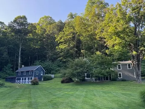 53 Brooks Rd, Pine Plains, NY 12567