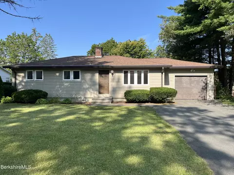 76 Alfred Dr, Pittsfield, MA 01201