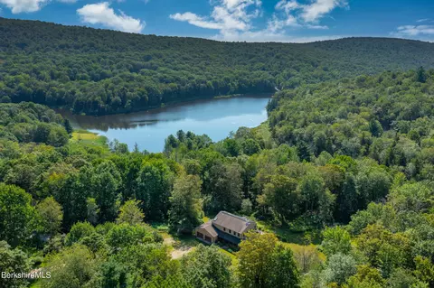 4 Causeway Rd, Peru, MA 01235