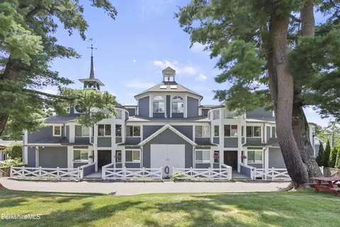 19 Hawthorne St #STABLES 1A, Stockbridge, MA 01262