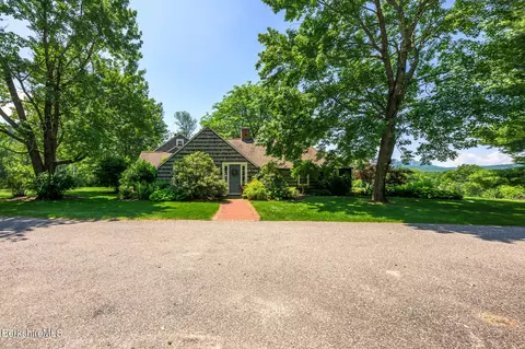 411 E New Lenox Rd, Pittsfield, MA 01201