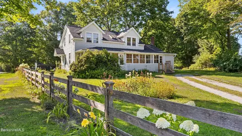 19 Washington Sq, West Stockbridge, MA 01266